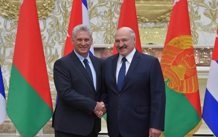 Bielorrusia le cambia tractores a Cuba por medicamentos