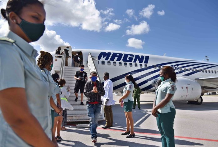 77 migrantes cubanos irregulares son devueltos desde México a La Habana en las últimas horas