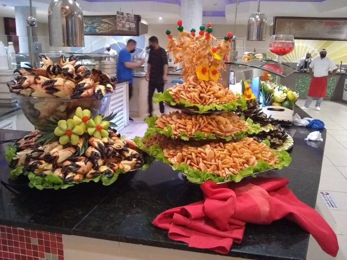 La Navidad en los hoteles de Cuba estuvo cargada de abundancia ¿y la de los cubanos de a pie?