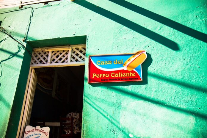 Casas del Perro en La Habana... ni pan, ni perro, ni mostaza, ni kétchup, ni refrescos....