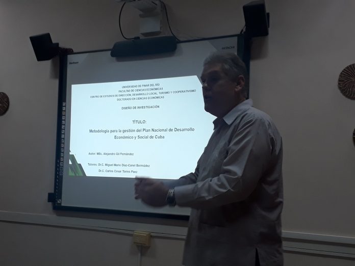 El ministro de Economía de Cuba se convierte en Doctor en Ciencias, y su tutor de tesis fue nada menos que Díaz-Canel... lo que se viene es cada vez peor