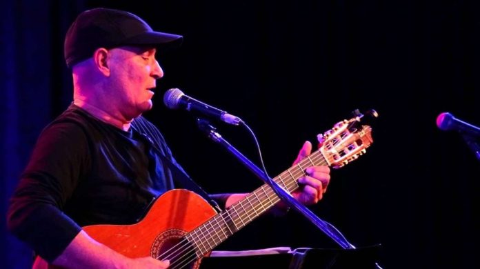 Muere de un infarto fulminante en La Habana el trovador Santiago Feliú en medio de un concierto