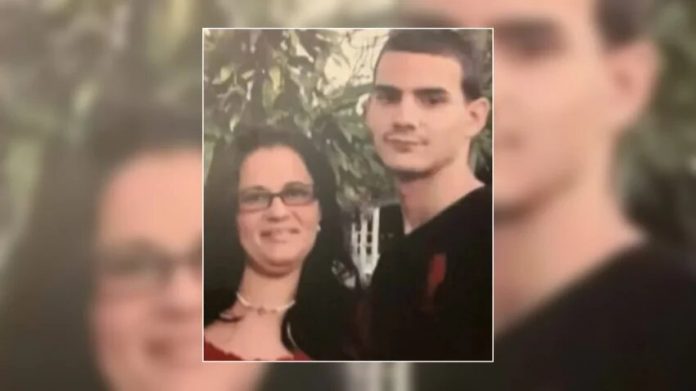 Madre cubana pide ayuda en Miami para dar con el culpable de la muerte de su hijo, ocho meses de que alguien le disparara fuera de su casa
