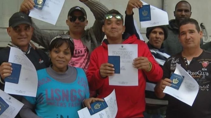 Cubanos que cruzan la frontera de Brasil a Uruguay colapsan el sistema de atención a migrantes y refugiados