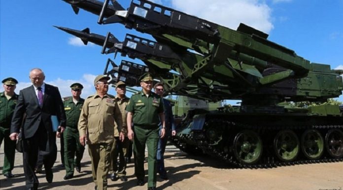 Cuba necesita comida, dólares y turistas, no cohetes rusos para hacerse el país de militares hombrecitos