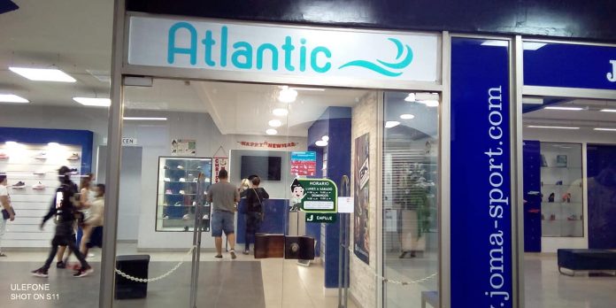 Cubanos estallan con los precios en Carlos III: 