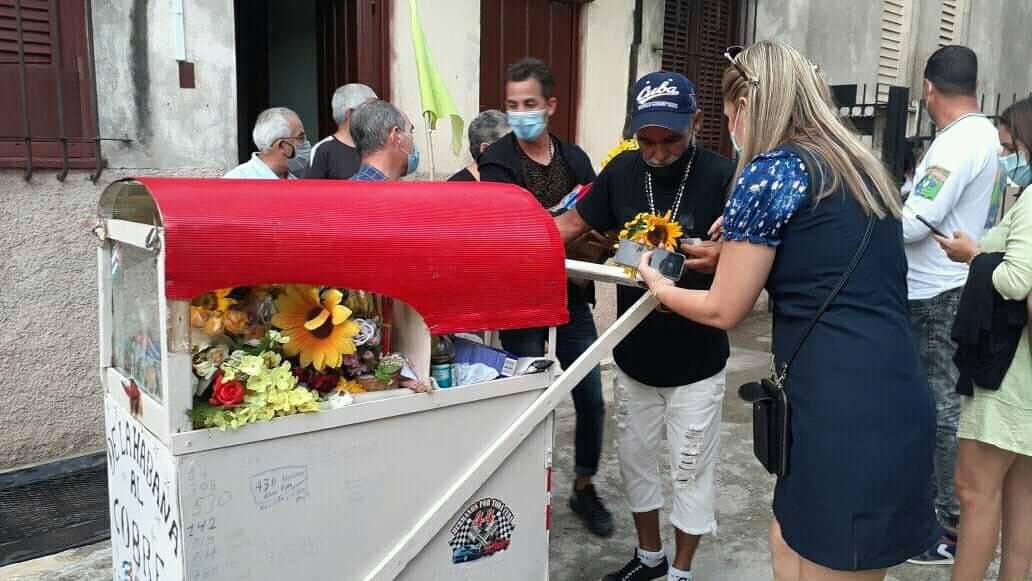 Su nombre es Omar Quintero Montes De Oca, pero ahora todos lo conocen como el "pagador de promesas"