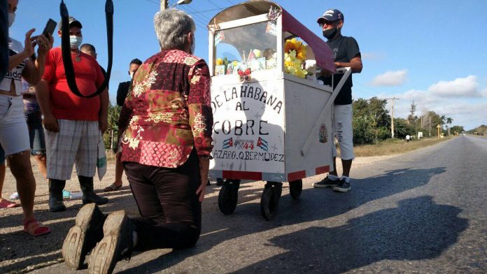Omar Quintero Montes, el padre cubano que se está convirtiendo en leyenda en la isla por su promesa a la Virgen de la Caridad del Cobre
