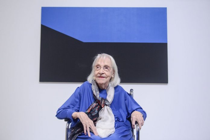 Muere a los 106 años de edad la pintora Carmen Herrera, una cubana que saboreó lo que era ser millonaria tras cumplir 9 décadas de vida